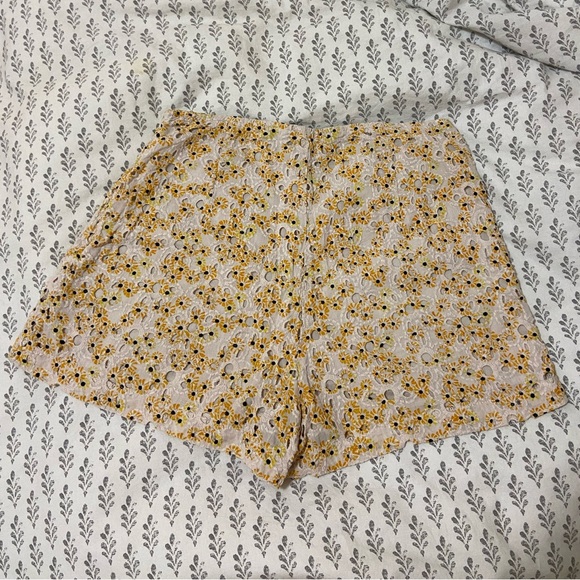 Urban Outfitters High Waisted Yellow Shorts - Picture 5 of 5